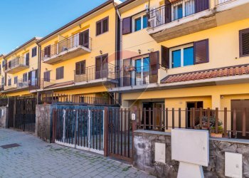 Edificio all\'aperto - Villa a Schiera via santa maria delle fosse
 
9, Mascalucia - foto 3