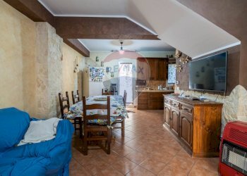 Sala da pranzo - Villa a Schiera via santa maria delle fosse
 
9, Mascalucia - foto 9