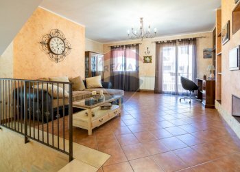 Soggiorno - Villa a Schiera via santa maria delle fosse
 
9, Mascalucia - foto 31