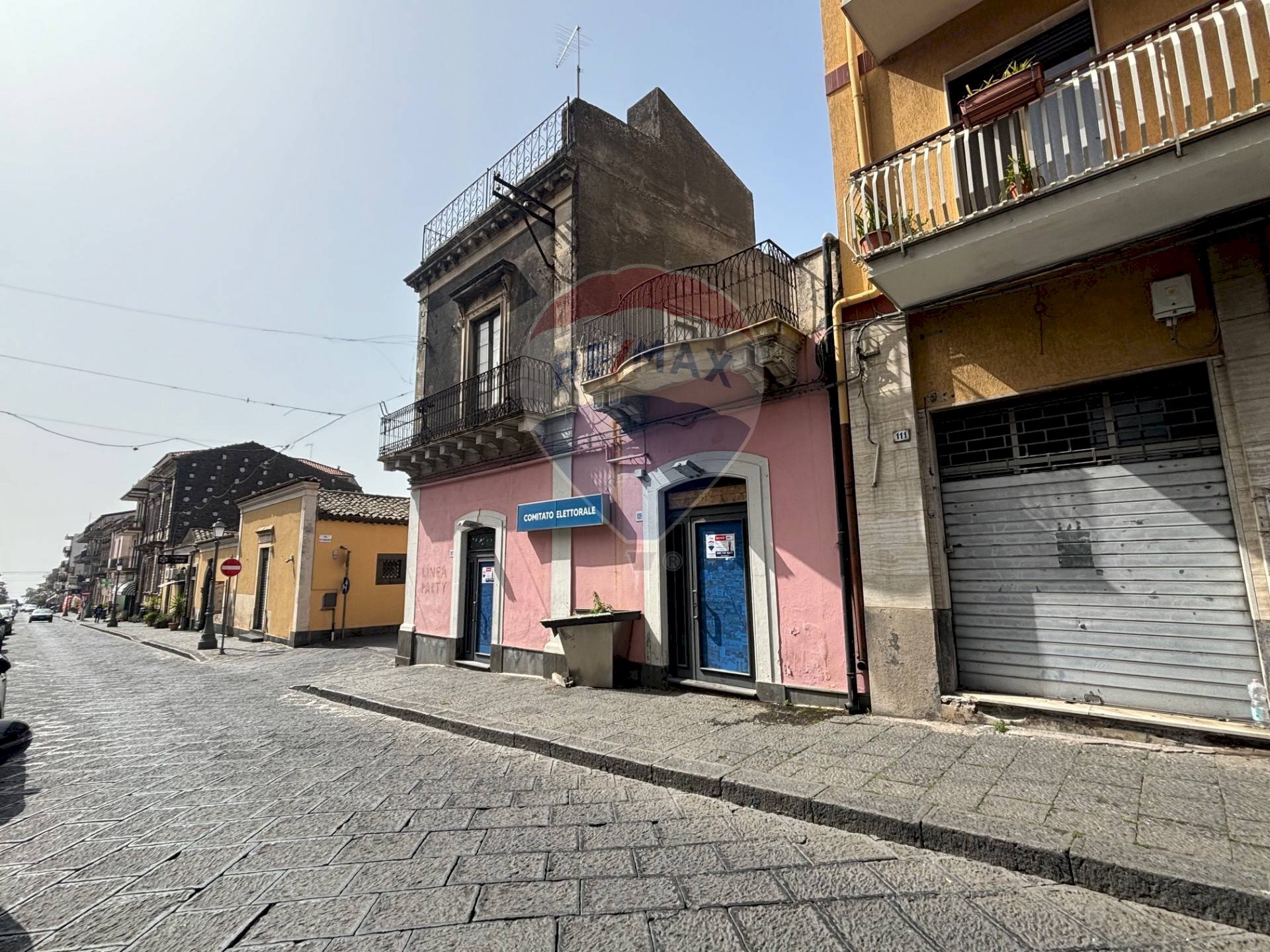 Edificio all\'aperto - Locale Commerciale via roma
 
107, Belpasso - foto 1