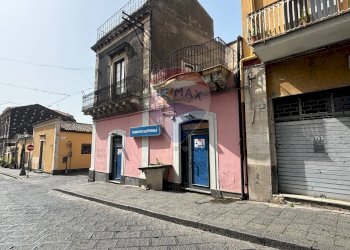 Edificio all\'aperto - Locale Commerciale via roma
 
107, Belpasso - foto 2