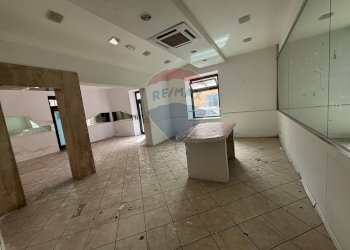 Ricezione / Lobby - Locale Commerciale via roma
 
107, Belpasso - foto 6