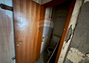 Bagno - Locale Commerciale via roma
 
107, Belpasso - foto 26