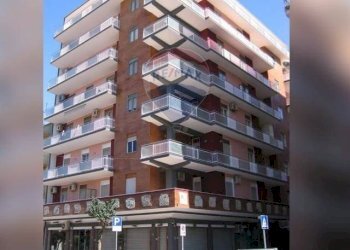 Edificio all\'aperto - Commercial Premises viale principe umberto
145, Caltagirone - photo 2