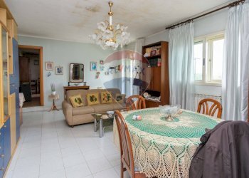 Sala da pranzo - Villa Via Torrente Lavinaio
 
39, Viagrande - foto 11