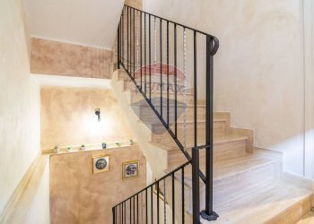 Scale - Casa indipendente Via Abate Meli
 
81, Paterno - foto 3