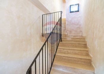 Scale - Casa indipendente Via Abate Meli
 
81, Paterno - foto 20