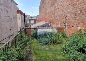 Giardino - Casa indipendente Via Baratta
 
178/180, Paterno - foto 6