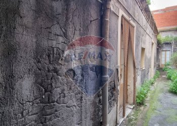 Giardino - Casa indipendente Via Baratta
 
178/180, Paterno - foto 9