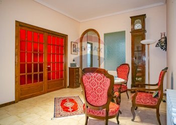 Sala da pranzo - Appartamento Via Vittorio Emanuele Orlando
 
34, Adrano - foto 4