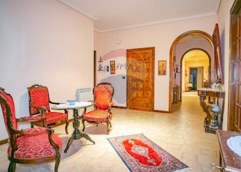 Sala da pranzo - Appartamento Via Vittorio Emanuele Orlando
 
34, Adrano - foto 6