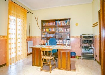 Ufficio - Appartamento Via Vittorio Emanuele Orlando
 
34, Adrano - foto 15