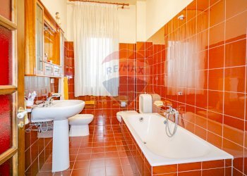 Bagno - Appartamento Via Vittorio Emanuele Orlando
 
34, Adrano - foto 17