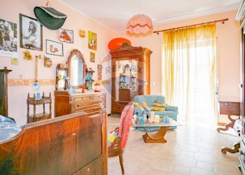 Sala da pranzo - Appartamento Via Vittorio Emanuele Orlando
 
34, Adrano - foto 24