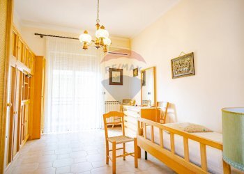 Camera / camera da letto - Appartamento Via Vittorio Emanuele Orlando
 
34, Adrano - foto 26