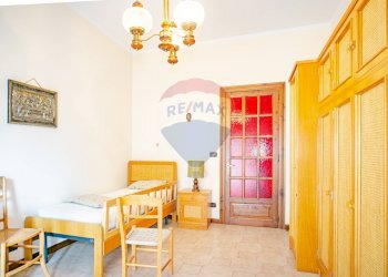 Sala da pranzo - Appartamento Via Vittorio Emanuele Orlando
 
34, Adrano - foto 27