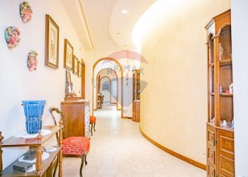 Hall / corridoio - Appartamento Via Vittorio Emanuele Orlando
 
34, Adrano - foto 28