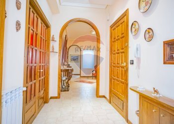 Hall / corridoio - Appartamento Via Vittorio Emanuele Orlando
 
34, Adrano - foto 29