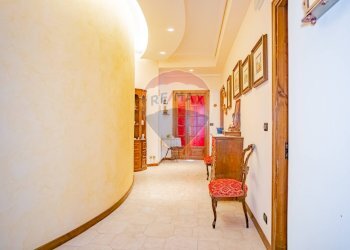 Hall / corridoio - Appartamento Via Vittorio Emanuele Orlando
 
34, Adrano - foto 30