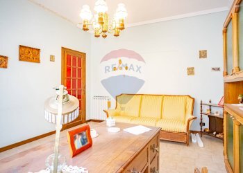 Sala da pranzo - Appartamento Via Vittorio Emanuele Orlando
 
34, Adrano - foto 32