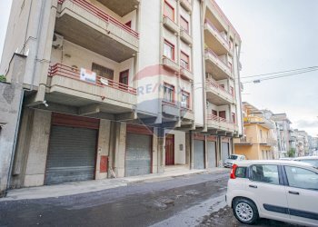 Edificio all\'aperto - Appartamento Via Vittorio Emanuele Orlando
 
34, Adrano - foto 41