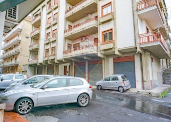 Edificio all\'aperto - Appartamento Via Vittorio Emanuele Orlando
 
34, Adrano - foto 42