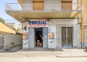 Edificio all\'aperto - Locale Commerciale Via Mandrà
 
13/B, Catania - foto 1