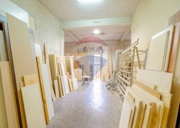 Hall / corridoio - Locale Commerciale Via Mandrà
 
13/B, Catania - foto 14