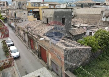 Edificio all\'aperto - Casa semi indipendente Via Carolina
 
270, Giarre - foto 8