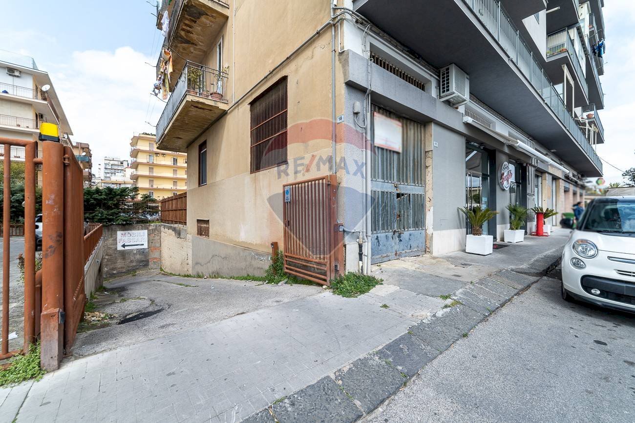 Edificio all\'aperto - Locale Commerciale via Vittorio Emanuele Orlando
 
16, Caltagirone - foto 2