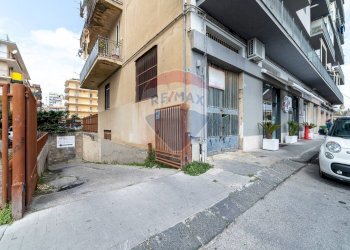 Edificio all\'aperto - Locale Commerciale via Vittorio Emanuele Orlando
 
16, Caltagirone - foto 32