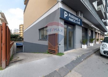 Edificio all\'aperto - Locale Commerciale via Vittorio Emanuele Orlando
 
16, Caltagirone - foto 1