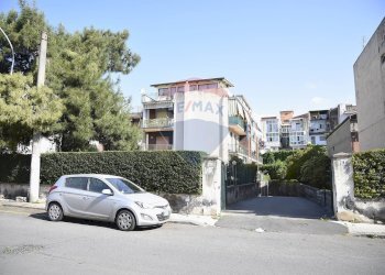 Edificio all\'aperto - Box Masaniello
 
28, Catania - foto 1