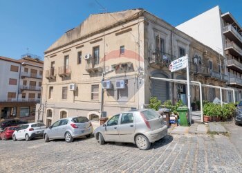 Edificio all\'aperto - Trilocale Piazza risorgimento
 
31, Caltagirone - foto 1
