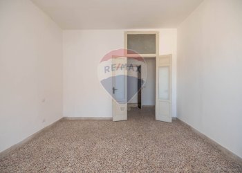 Stanza vuota - Trilocale Piazza risorgimento
 
31, Caltagirone - foto 11