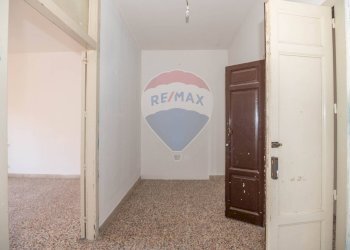 Hall / corridoio - Trilocale Piazza risorgimento
 
31, Caltagirone - foto 16