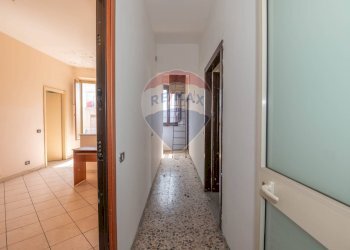 Hall / corridoio - Trilocale Piazza risorgimento
 
31, Caltagirone - foto 23