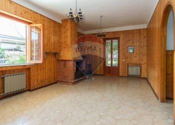 Soggiorno - Villa via la nunziatella
 
15, Mascalucia - foto 16