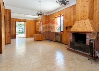 Soggiorno - Villa via la nunziatella
 
15, Mascalucia - foto 17