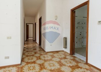 Hall / corridoio - Villa via la nunziatella
 
15, Mascalucia - foto 30