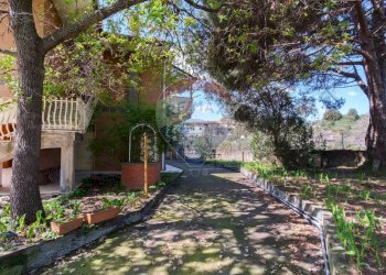 Giardino - Villa via la nunziatella
 
15, Mascalucia - foto 49