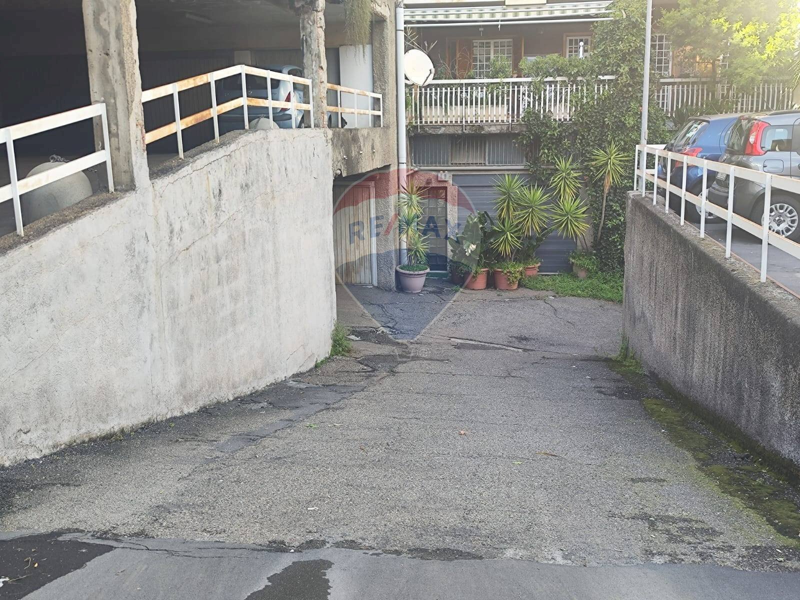 Edificio all\'aperto - Box Via Nazionale
 
32, Aci Castello - foto 1