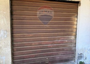 Parcheggio - Box via giacomo leopardi
 
scala D3, Gravina di Catania - foto 5