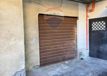 Parcheggio - Box via giacomo leopardi
 
scala D3, Gravina di Catania - foto 6
