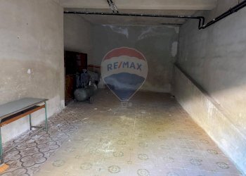 Parcheggio - Box via giacomo leopardi
 
scala D3, Gravina di Catania - foto 7