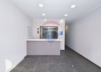 Stanza vuota - Locale Commerciale Piazza Duca Di Camastra
20, Catania - foto 4