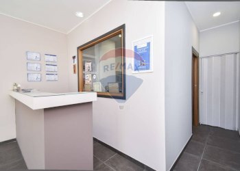 Hall / corridoio - Locale Commerciale Piazza Duca Di Camastra
20, Catania - foto 8
