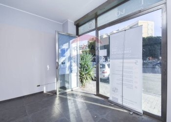Stanza vuota - Locale Commerciale Piazza Duca Di Camastra
20, Catania - foto 17