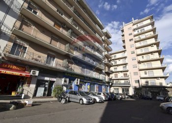 Edificio all\'aperto - Locale Commerciale Piazza Duca Di Camastra
20, Catania - foto 18