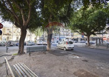 Edificio all\'aperto - Locale Commerciale Piazza Duca Di Camastra
20, Catania - foto 22